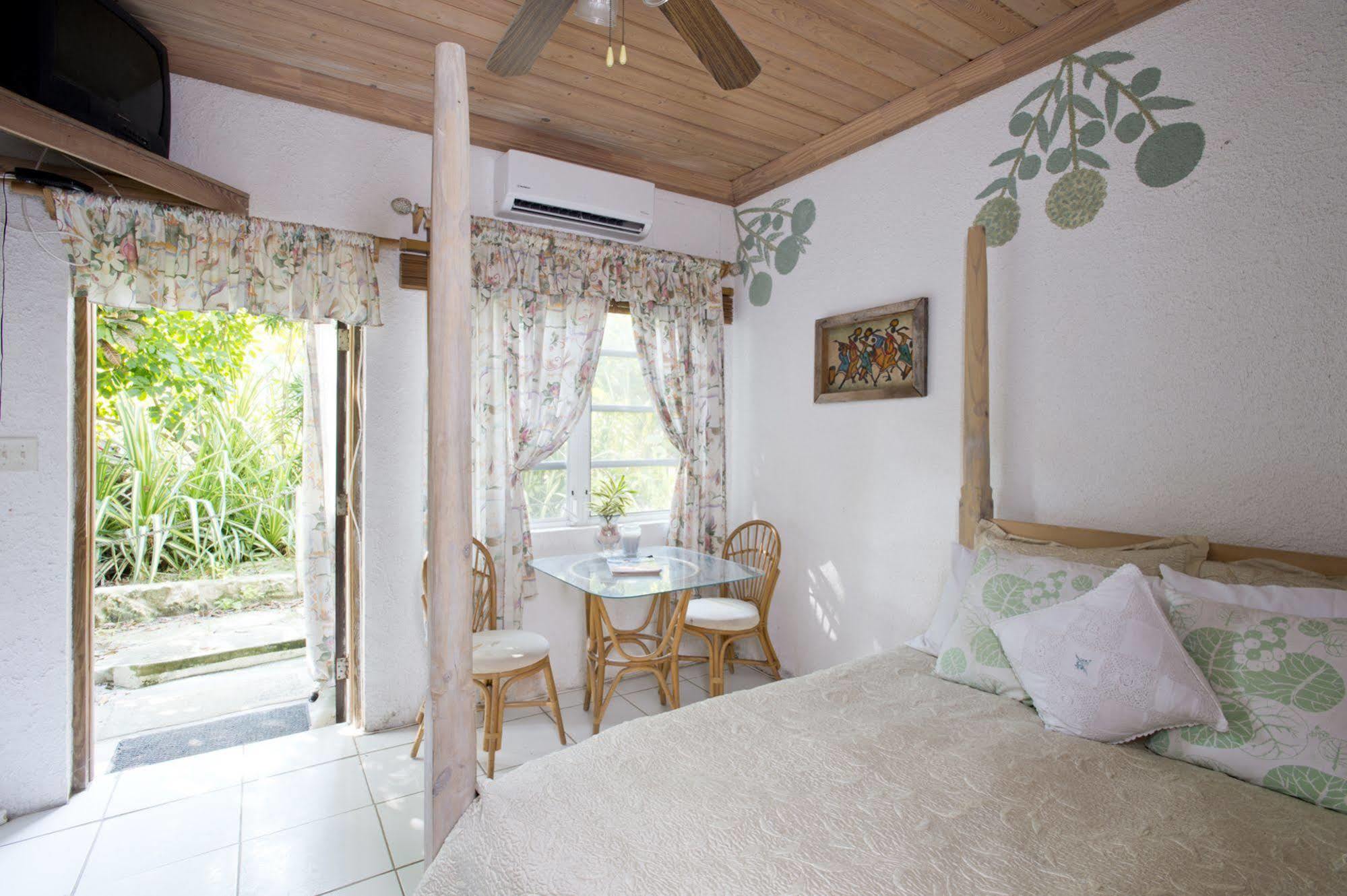 The Sugar Apple Lodging Dunmore Town Eksteriør bilde